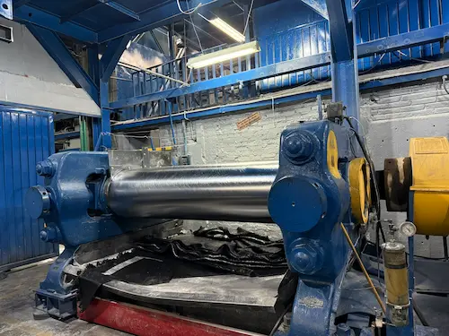 Proceso de mezcla de hule en Banbury y molino en Grupo Everest