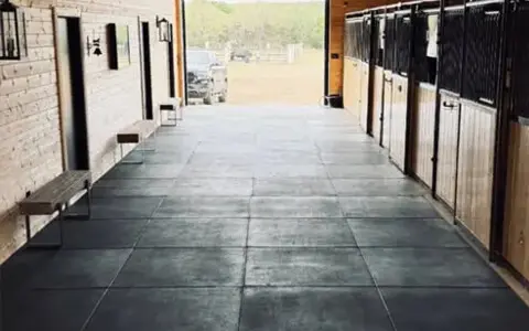 Piso de hule para caballerizas