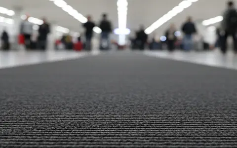 Piso Antiderrapante Mil Rayas