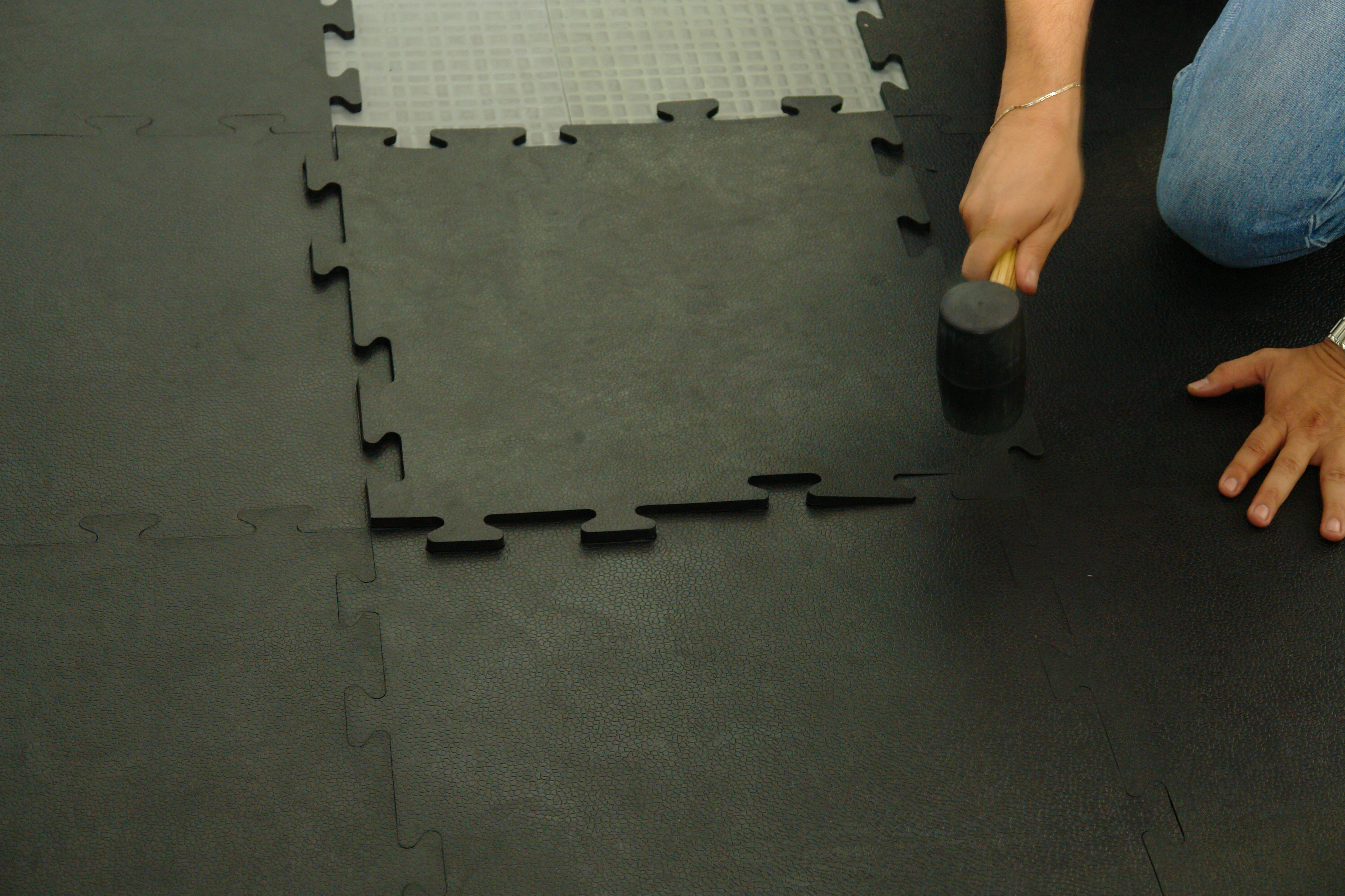 Instalación profesional de pisos de hule