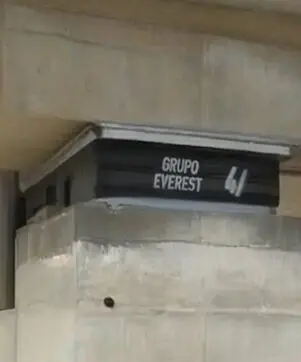 Apoyos de neopreno con placas de acero fabricados por Grupo Everest