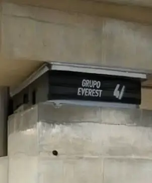 Apoyos de neopreno con placas de acero fabricados por Grupo Everest